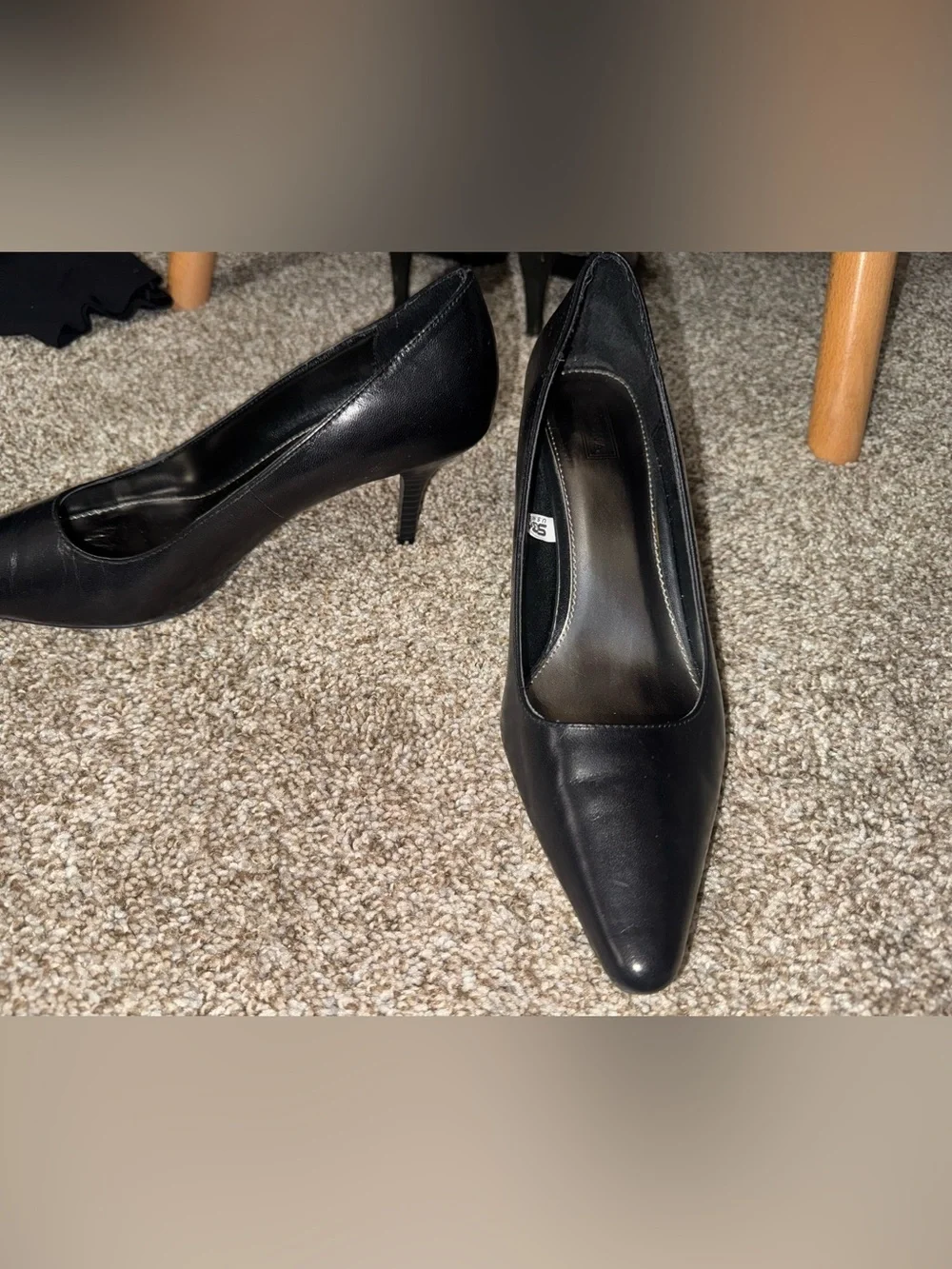 Dana Buchman Black Leather Pointed Toe Pumps Heels